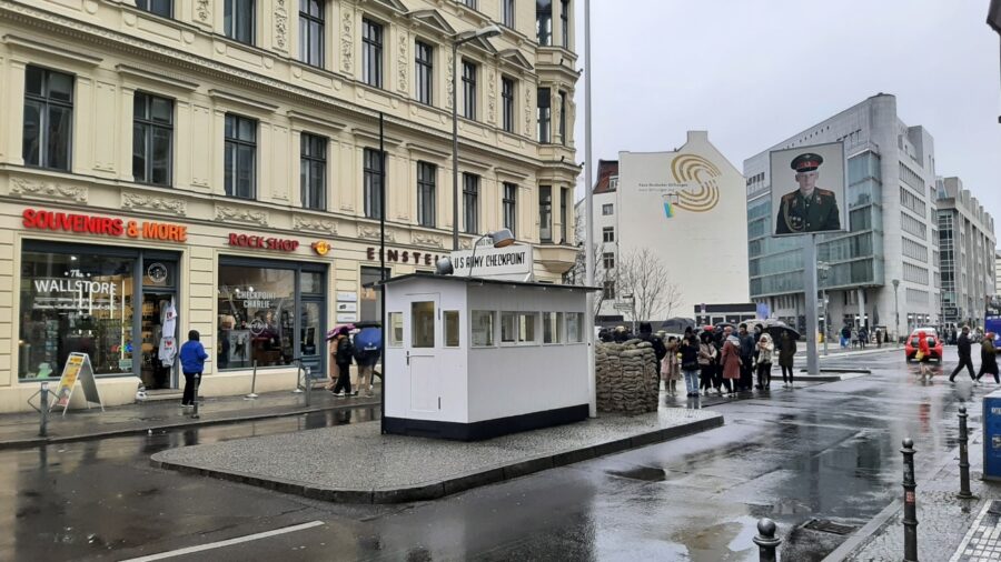 checkpoint-charlie-berlin