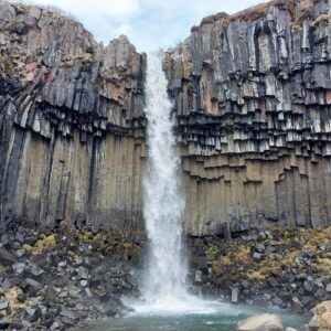 IJsland Svartifoss waterval