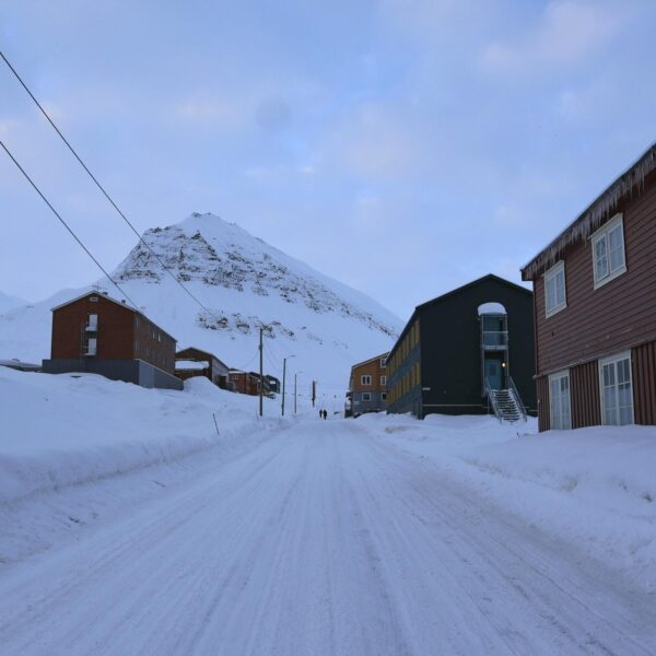 Svalbard Spitsbergen Longyearbyen centrum
Kun je vrij rondlopen in Longyearbyen?