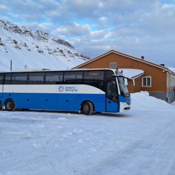Svalbard Spitsbergen Longyearbyen flybus