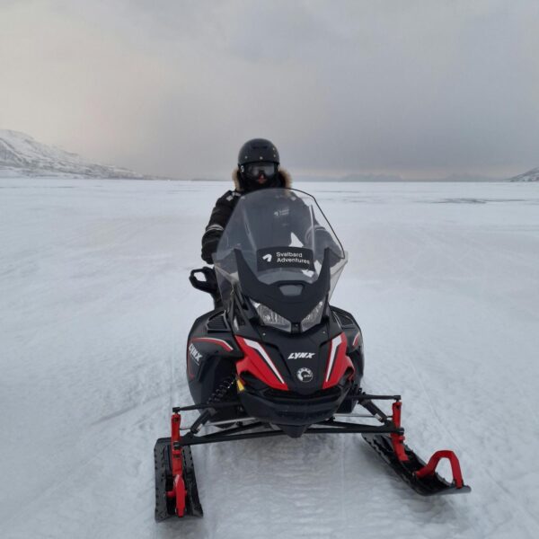 Svalbard Spitsbergen Longyearbyen snowmobile tour