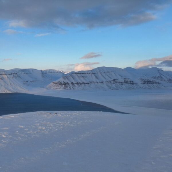 Svalbard Spitsbergen Longyearbyen snowmobile tour