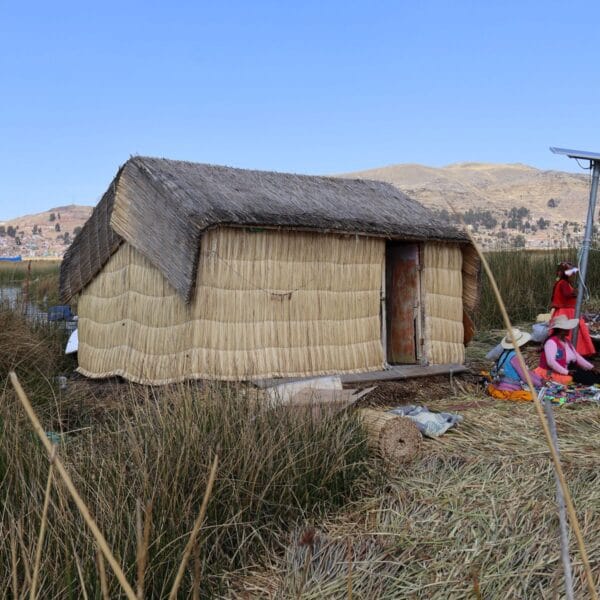 Puno aan het Titicacameer: drijvende eilanden gemaakt door de lokale bevolking